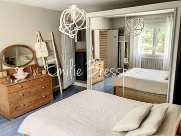 LONGERE RENOVEE A BRENS