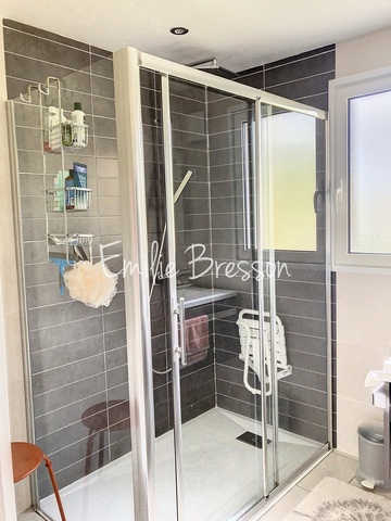 LONGERE RENOVEE A BRENS