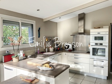 LONGERE RENOVEE A BRENS