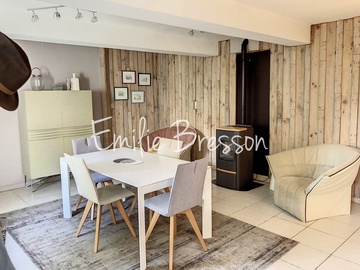 LONGERE RENOVEE A BRENS