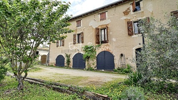 LONGERE AVEC GITE INDEPENDANT
