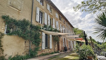 LONGERE AVEC GITE INDEPENDANT