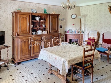 JOLIE MAISON DE QUARTIER A RAFRAICHIR