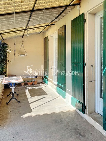 JOLIE MAISON DE QUARTIER A RAFRAICHIR