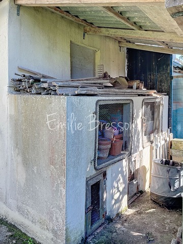 JOLIE MAISON DE QUARTIER A RAFRAICHIR