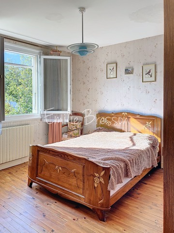 JOLIE MAISON DE QUARTIER A RAFRAICHIR