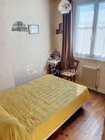 JOLIE MAISON DE QUARTIER A RAFRAICHIR