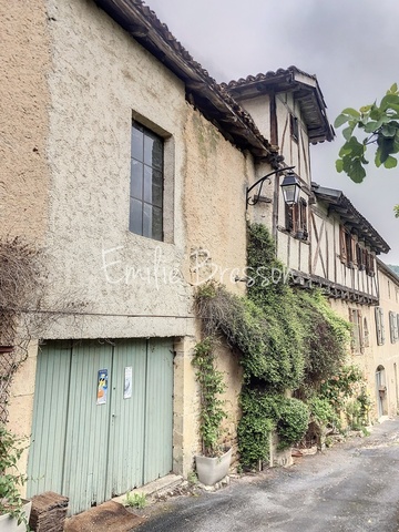 Maison de Charme avec colombages à Puycelsi