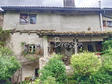 Maison de Charme avec colombages à Puycelsi