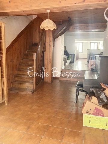  CASTELNAU DE MONTMIRAL Jolie maison de village de 90 m2, avec terrasse et garage!