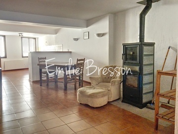  CASTELNAU DE MONTMIRAL Jolie maison de village de 90 m2, avec terrasse et garage!