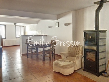  CASTELNAU DE MONTMIRAL Jolie maison de village de 90 m2, avec terrasse et garage!