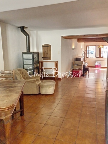  CASTELNAU DE MONTMIRAL Jolie maison de village de 90 m2, avec terrasse et garage!