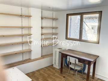  CASTELNAU DE MONTMIRAL Jolie maison de village de 90 m2, avec terrasse et garage!