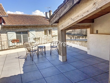  CASTELNAU DE MONTMIRAL Jolie maison de village de 90 m2, avec terrasse et garage!
