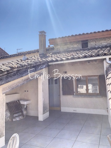  CASTELNAU DE MONTMIRAL Jolie maison de village de 90 m2, avec terrasse et garage!