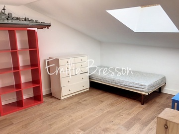  CASTELNAU DE MONTMIRAL Jolie maison de village de 90 m2, avec terrasse et garage!
