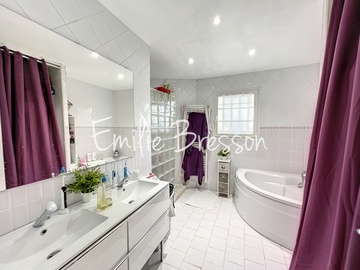 MAISON DE FAMILLE A BRENS AVEC GRAND TERRAIN, PISCINE , STUDIO ET DOUBLE GARAGE!