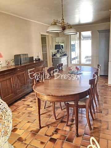 BELLE MAISON DE FAMILLE DE 163 M² AVEC PISCINE ET PARC ARBORE