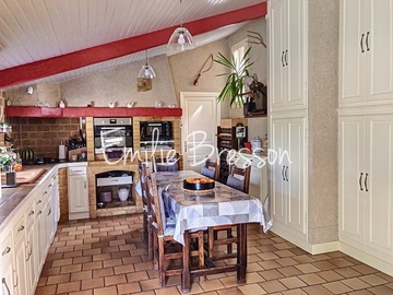 BELLE MAISON DE FAMILLE DE 163 M² AVEC PISCINE ET PARC ARBORE