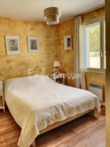 BELLE MAISON DE FAMILLE DE 163 M² AVEC PISCINE ET PARC ARBORE