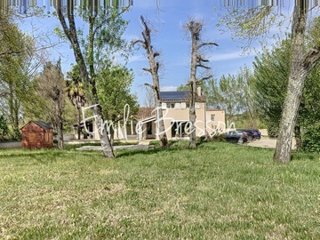 BELLE MAISON DE FAMILLE DE 163 M² AVEC PISCINE ET PARC ARBORE