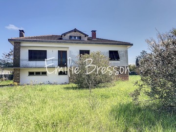 MAISON DE CENTRE VILLE SUR 2 NIVEAUX AVEC 1500M² DE TERRAIN