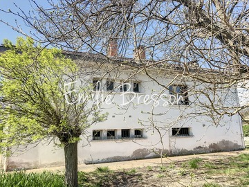 MAISON DE CENTRE VILLE SUR 2 NIVEAUX AVEC 1500M² DE TERRAIN
