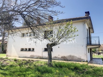 MAISON DE CENTRE VILLE SUR 2 NIVEAUX AVEC 1500M² DE TERRAIN