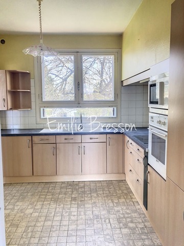 MAISON DE CENTRE VILLE SUR 2 NIVEAUX AVEC 1500M² DE TERRAIN