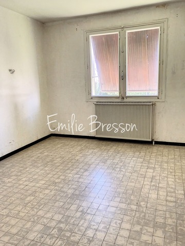 MAISON DE CENTRE VILLE SUR 2 NIVEAUX AVEC 1500M² DE TERRAIN