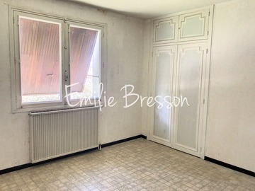 MAISON DE CENTRE VILLE SUR 2 NIVEAUX AVEC 1500M² DE TERRAIN