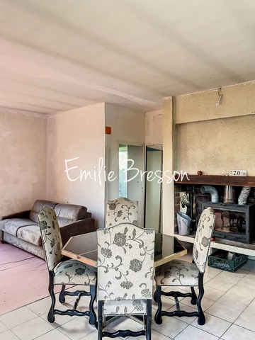 MAISON ANNEE 70 TOIT PLAT AVEC JOLI TERRAIN