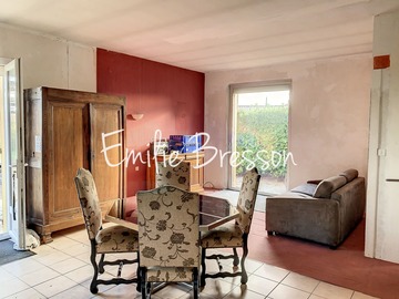MAISON ANNEE 70 TOIT PLAT AVEC JOLI TERRAIN
