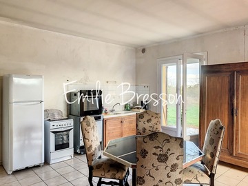 MAISON ANNEE 70 TOIT PLAT AVEC JOLI TERRAIN