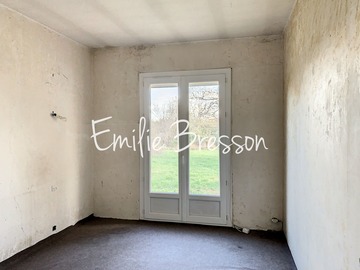 MAISON ANNEE 70 TOIT PLAT AVEC JOLI TERRAIN