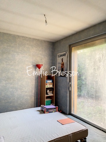 MAISON ANNEE 70 TOIT PLAT AVEC JOLI TERRAIN