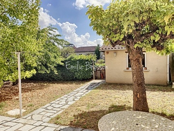 MAISON ANNEES 60 A RAFRAICHIRE AVEC 4 CHAMBRES ET UNE PARCELLE DE 320M²